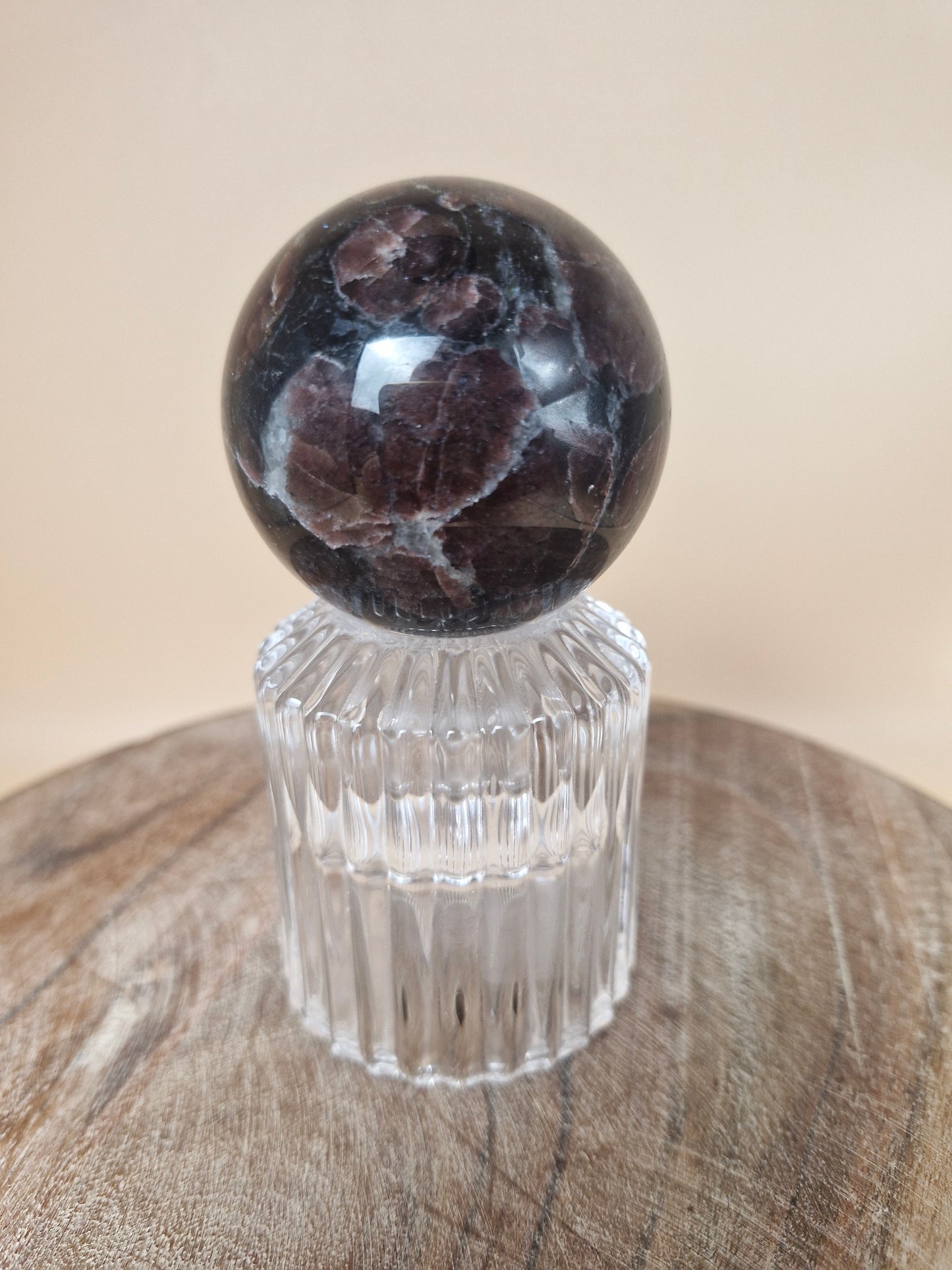 Garnet with Anthophyllite Sphere (code GR)
