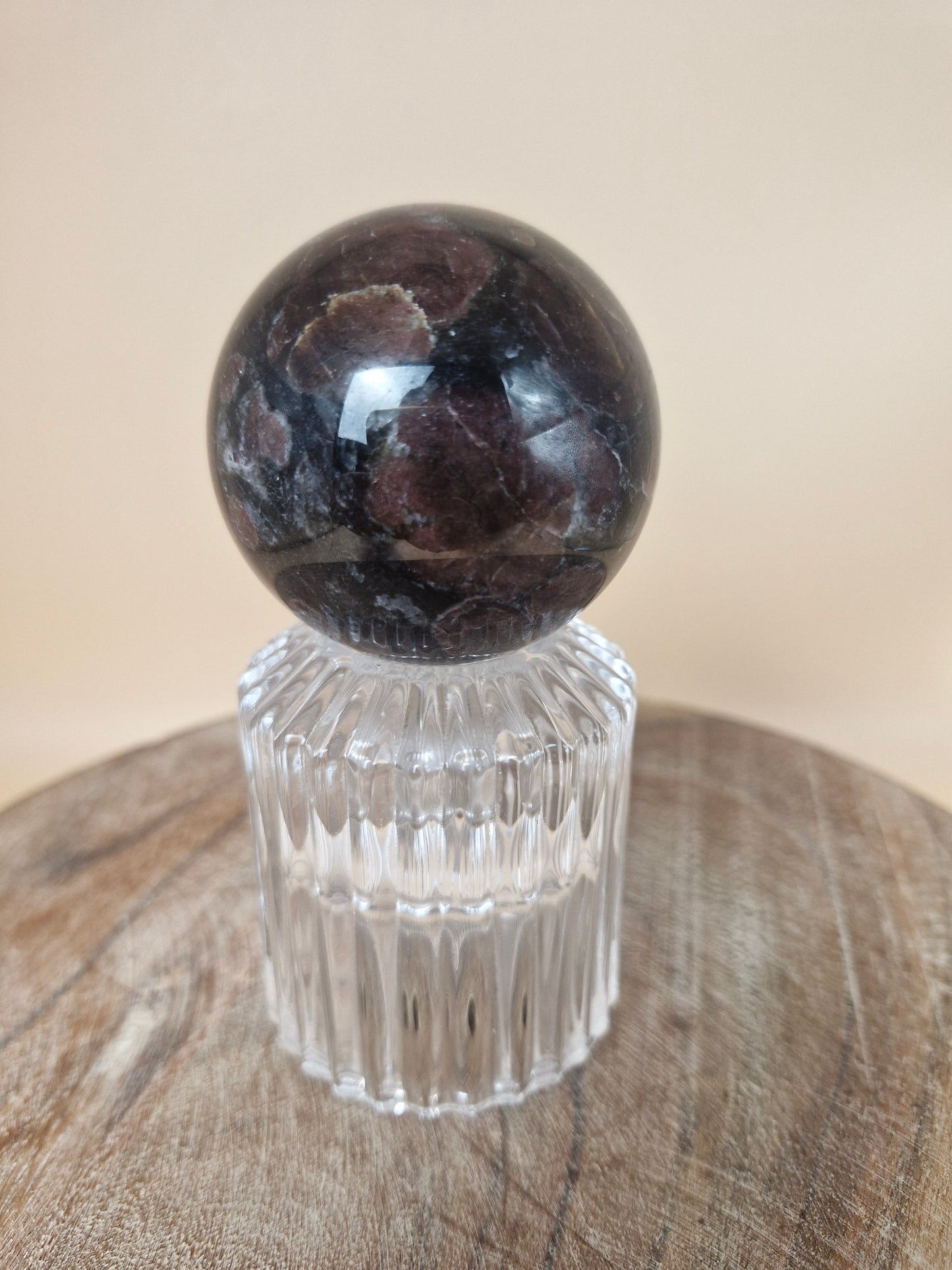 Garnet with Anthophyllite Sphere (code GR)