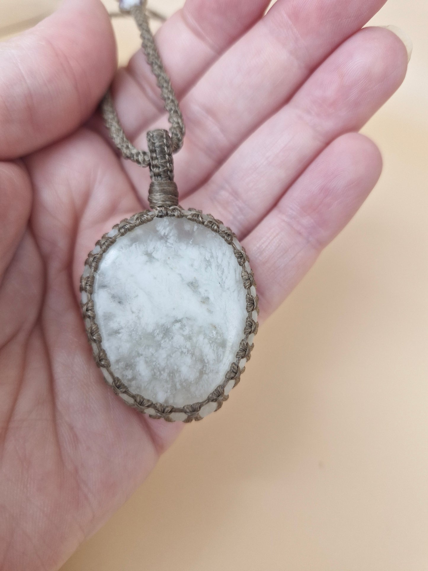 Macramé Flower Agate Necklace