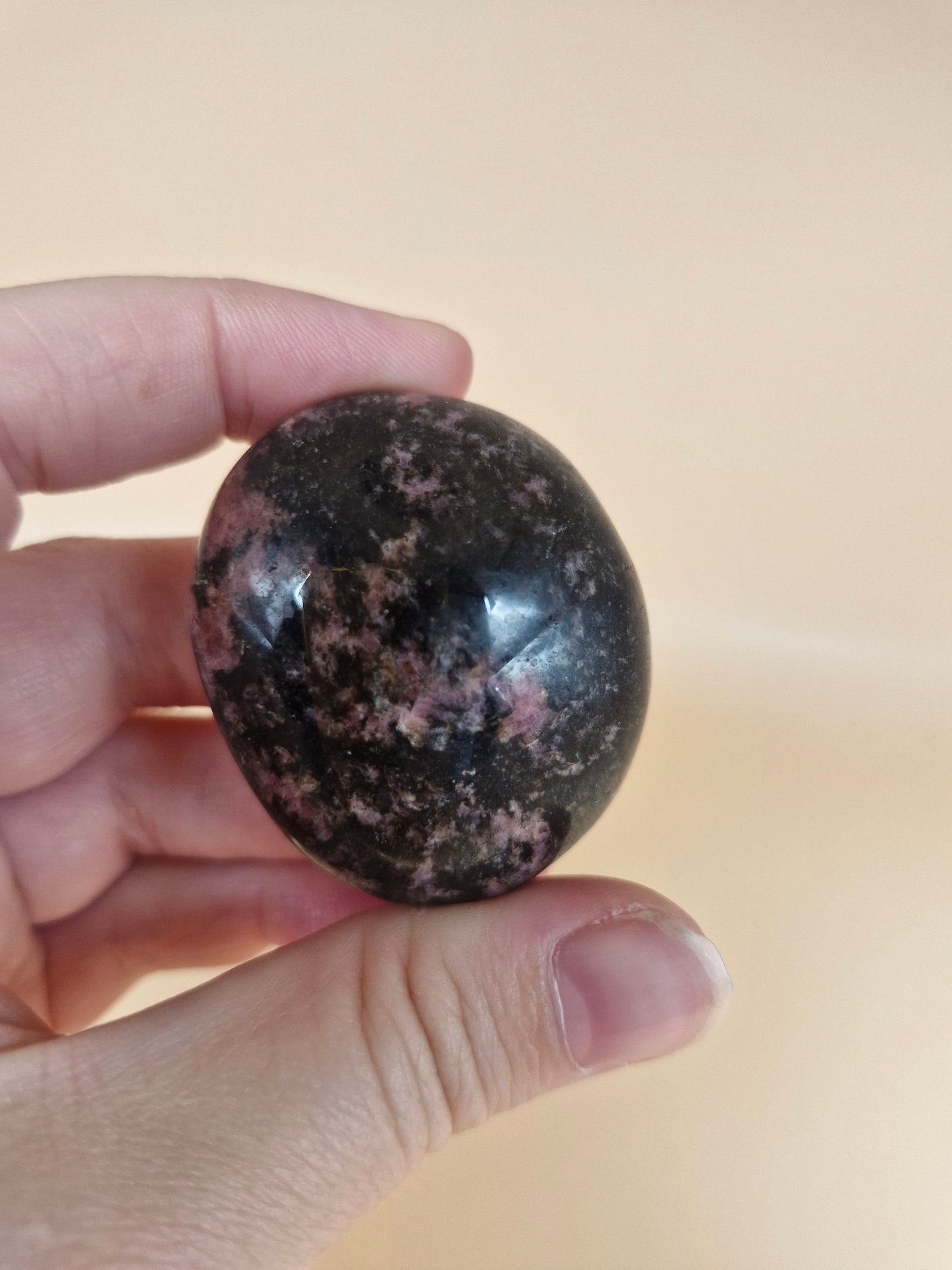 Rhodonite Palm Stone (code 6E)