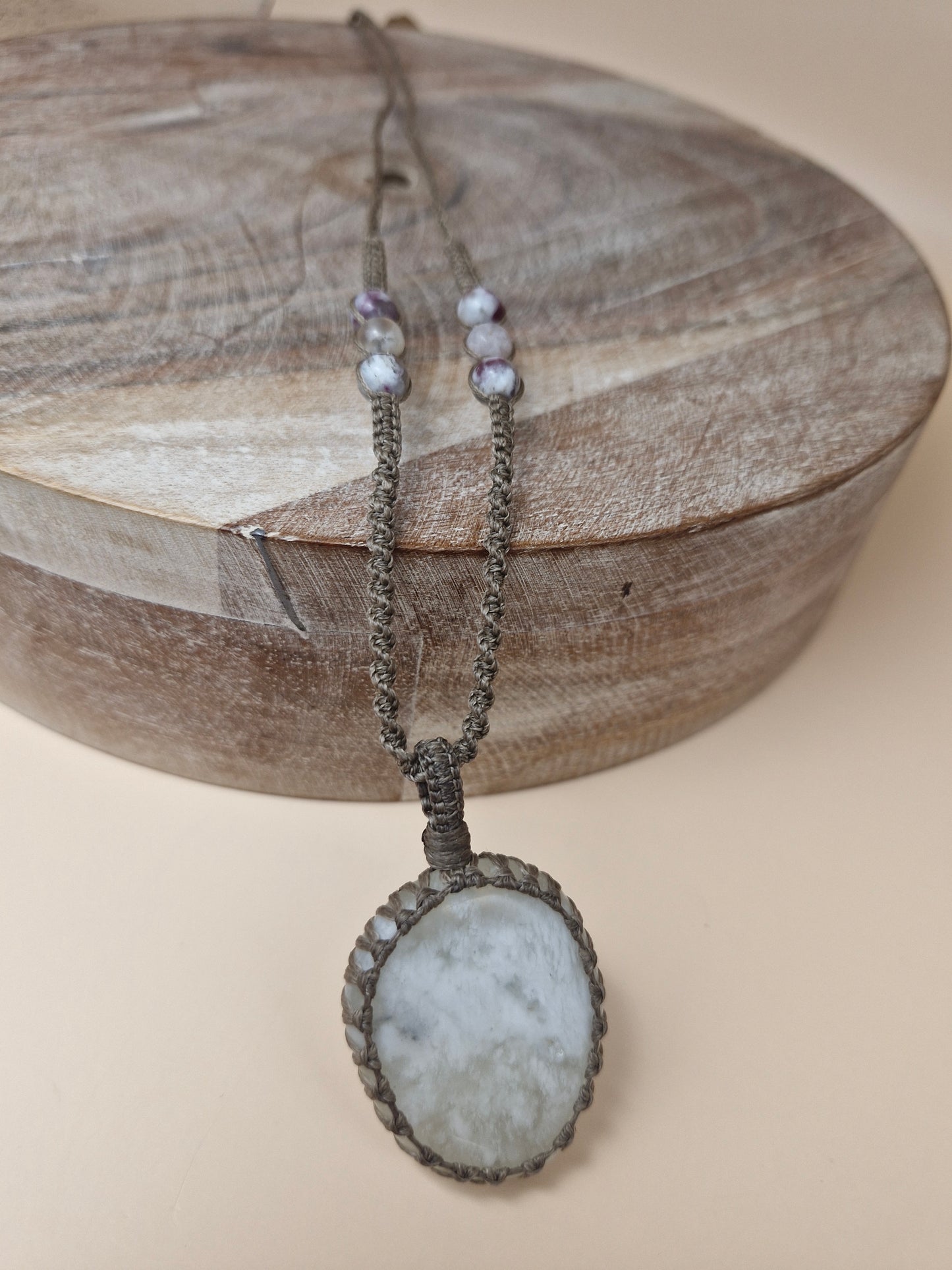 Macramé Flower Agate Necklace