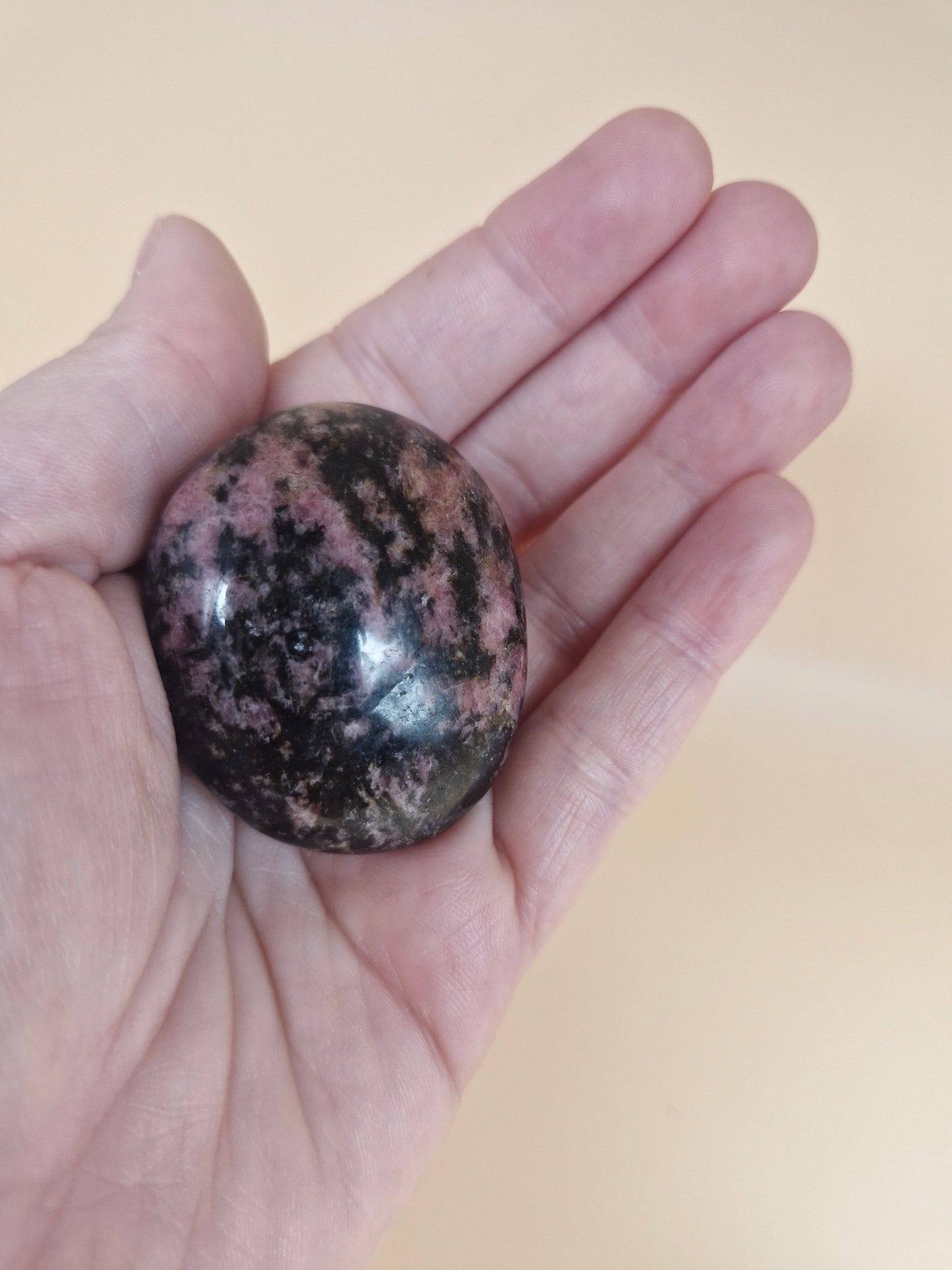 Rhodonite Palm Stone (code 6E)